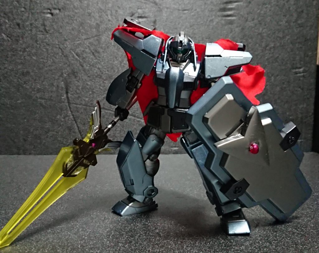 外部装甲を足し、鎧ぽくしました。

ランスとシールドには魔石が埋め込んであり、攻撃・防御へ転用可能。