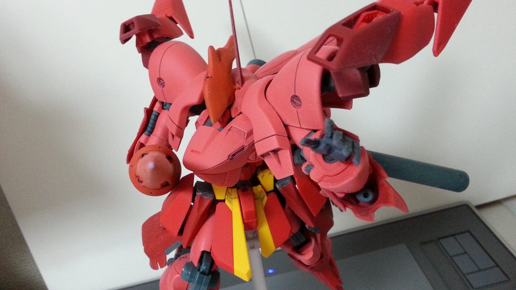 突撃モーション。
驚異の加速からの刺突後、内蔵されているビームマシンキャノンで敵を粉砕する。