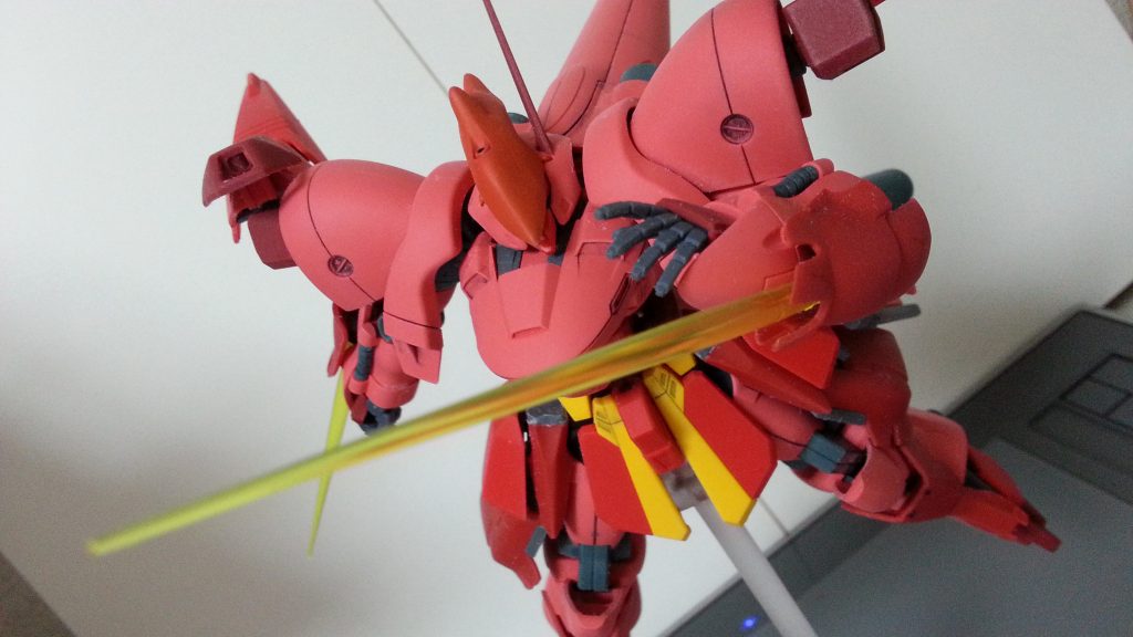 アップ。
少しわかりにくいですがあごにも追加装甲が・・・