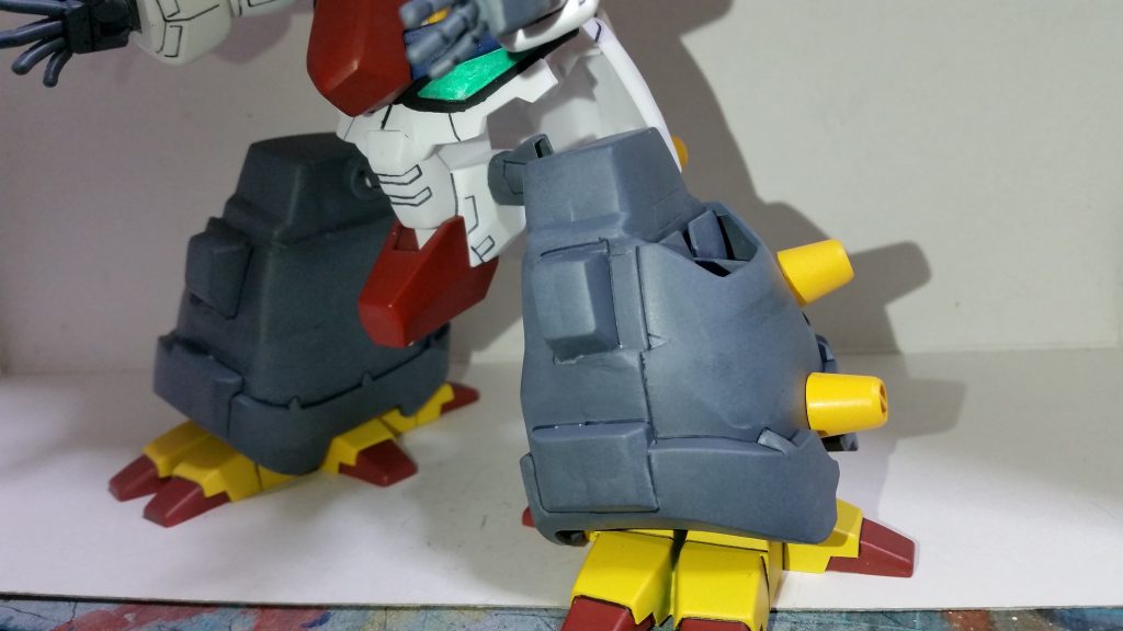 上半身がBB戦士デビルガンダム、下半身が1/144デビルガンダム最終形態をベースに改造を施しています。
また、重さと威圧感を出すために全体的に暗めの色を使用しています。