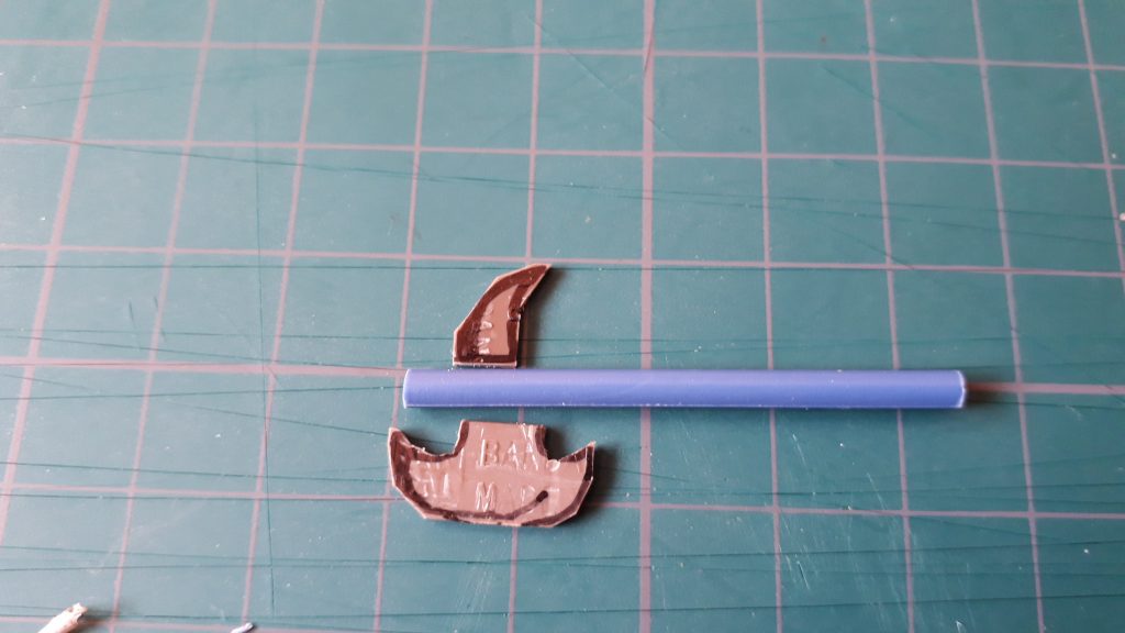 ランナータグで斧の刃を、ランナーで砲身を。