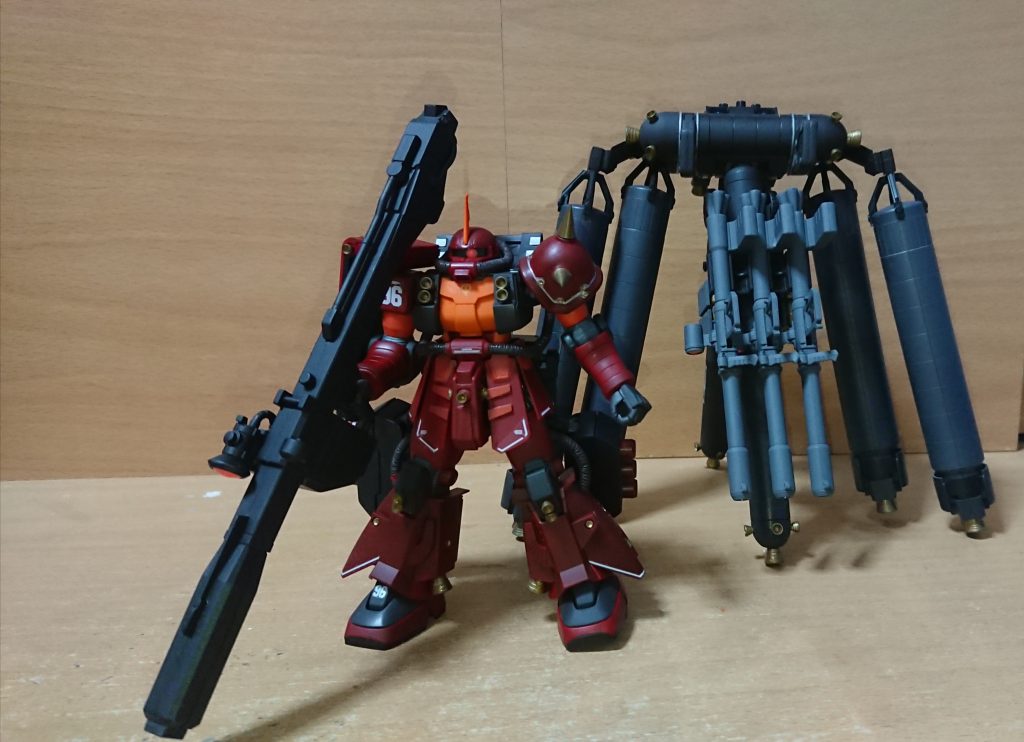 ザクとバックパックを並べて
バックパックでかいです。