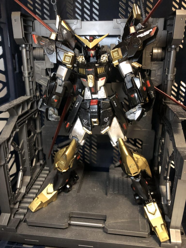 ## リジジュアルガンダム
その名の通り、残りのパーツを集めて作られたガンプラ。
体の9割が余剰パーツ。脳内ではビルドダイバーズのトップランカーの機体がガンプラとして発売されてる世界で、その余剰パーツを集めた少年が組み上げたという設定。