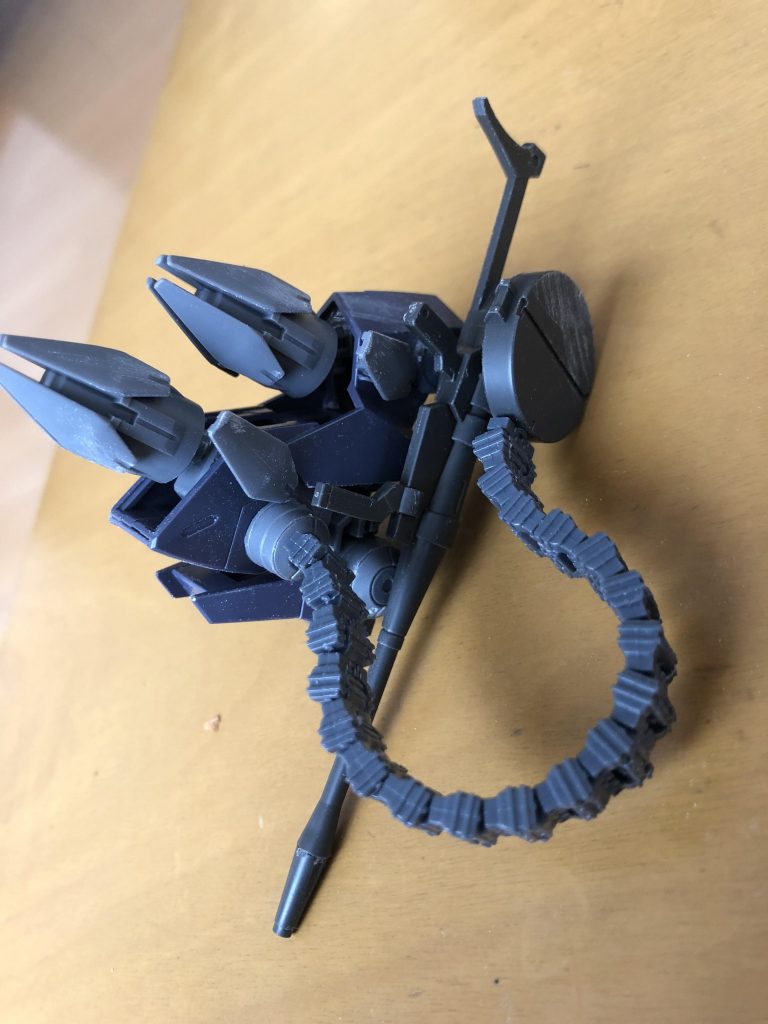 「バックパックとライフル」
バックパックは全てグレイズアインの
パーツ活用して作成してます また、
特徴的なヴァルキュリアライフルを
強調する為にコトブキヤパーツ追加