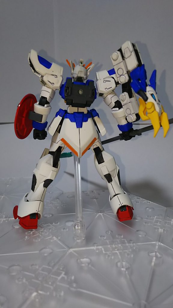 ドラゴンハングは取り付け位置を肩から腕に変更、穴を開けて取り付けました。