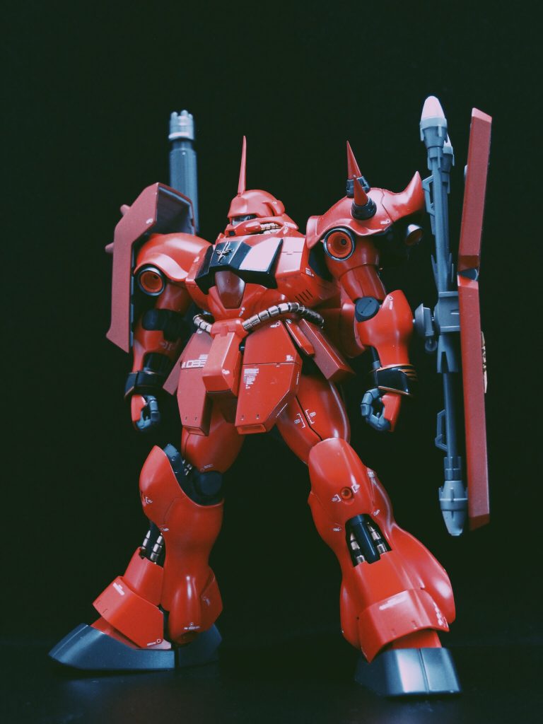 袖付きフロンタル専用ギラドーガに、ビルド系の追加武装を加えて、ガンプラバトル時の自分専用機体として制作しました。