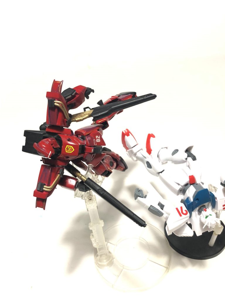 シーブック「迂闊だセシリー！下がれ！僕に任せば良い！」
セシリー「あれもバグ?!血縁は自分の手で断ち切る!!」