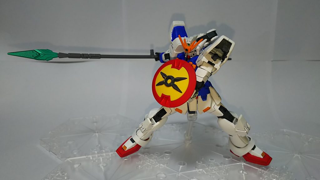 *「女だからさ」*
グレイブをなぎ払ってエアリーズ2機を撃破するシーン。
最新キットなので力の入ったポーズも簡単にできます。