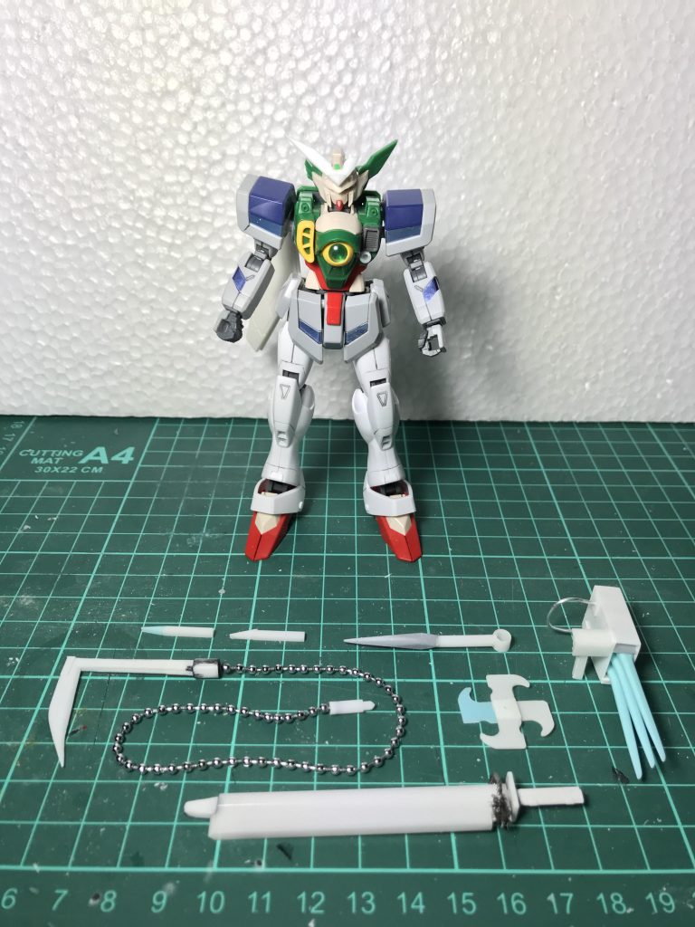 ## 〜製作工程〜
塗装前状態でのスタティックディスプレイ〜( ´艸`)
Wガンダムとクロスボーンガンダム魔王をミキシングして小型で細身な忍者シルエットにしています(≧∇≦)
これらの武装は全てスクラッチして製作しました(๑ゝω╹๑)
手裏剣も作ってましたが、持たせられずに断念^^;