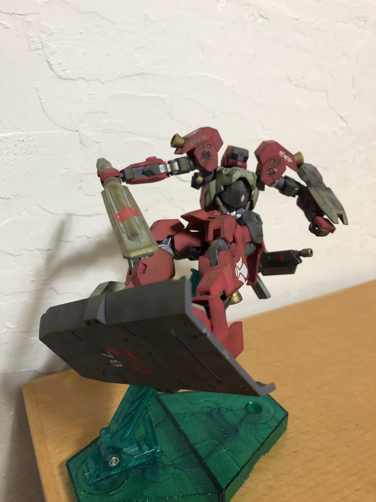 イオフレームの大型シールドに乗せちゃいました。