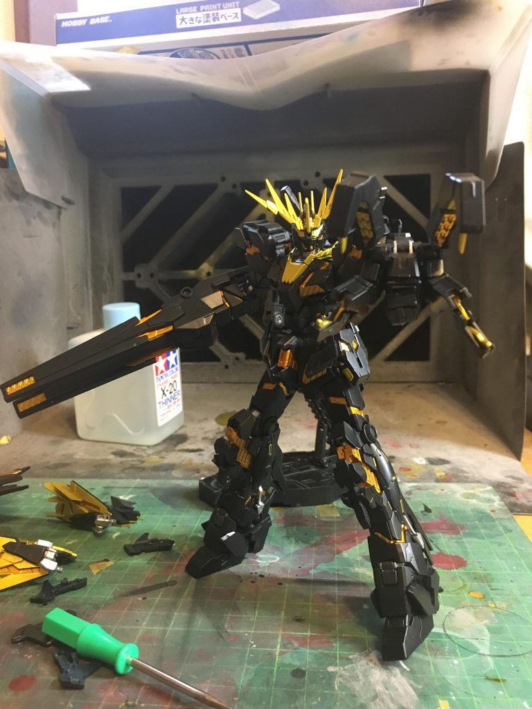 プレバンの拡張ユニットをつけたものです。空から落ちてくるシーンは印象的ですよね。