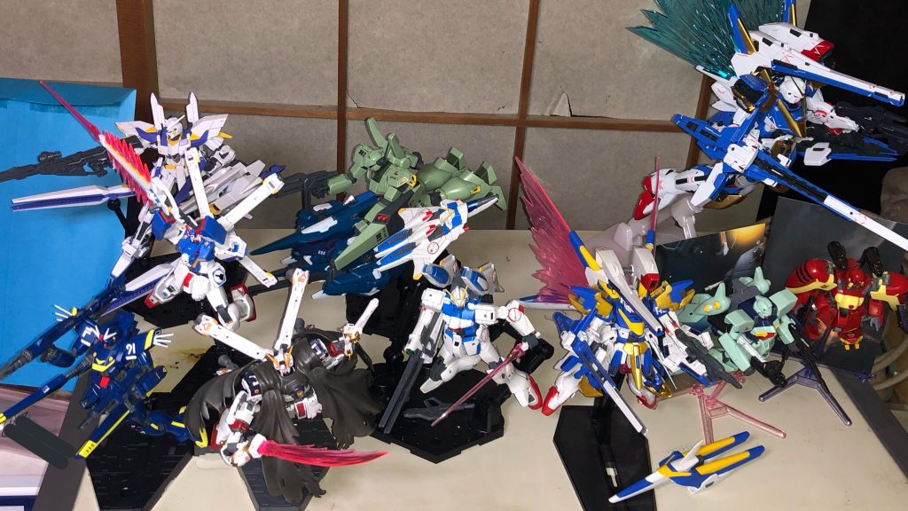 いよいよガンプラ置くスペース無くなってきましたw
次はRGのνガンダムの予定ですが、発売までまだ時間があるのでもう1機くらい作れれば・・・。