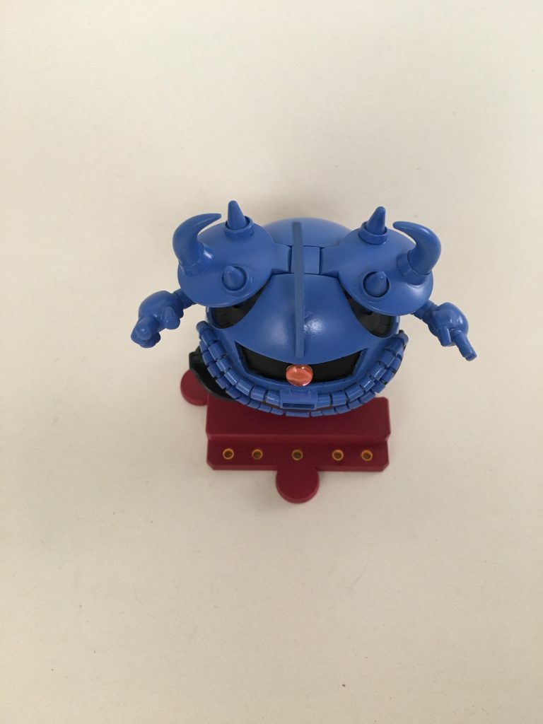 左手のハンドバルカンは、SDから移植。
ドダイ風のスタンド。