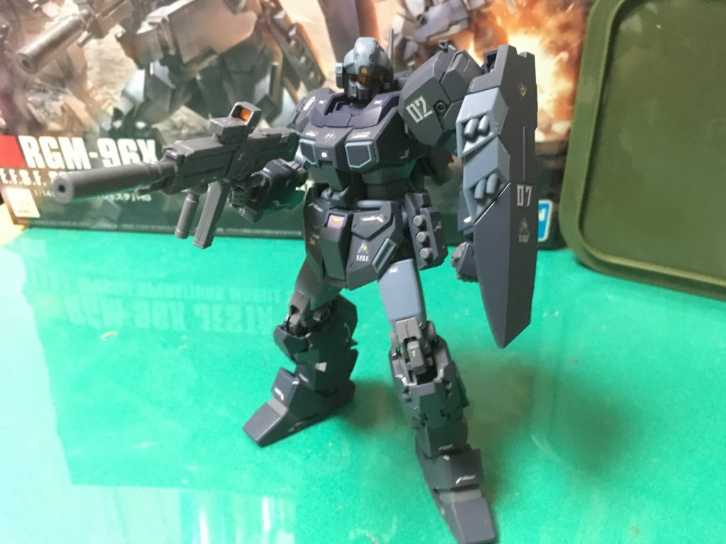 ポージング
ライフルの長いマガジンとホロサイトがカッコ良い…カッコ良くない？