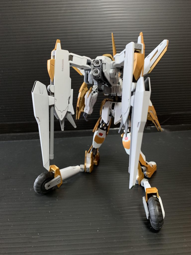 後
バックパックの重量がかなりありますが、ランドスピナーのおかげで自立は余裕です。