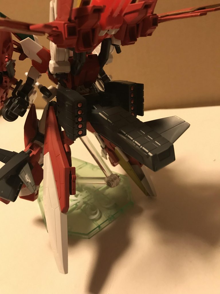 ミサイルポッド
この機体には比較的多く搭載されている装備、敵の撹乱や数多くの敵と対峙する時に主に使用される