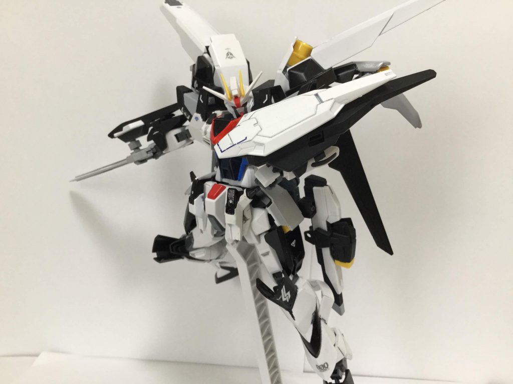 唯一の手持ち武器 GNソード改
シールドはクアンタのを使用