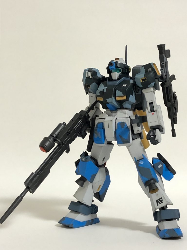 前面より。
ジム・スナイパーカスタムを参考に、装甲などを追加しています。