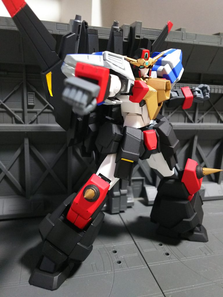 AGE3フォートレス本体はカラー変更のみ、ひざにビルダーズパーツのスパイクを接着。手は次元ビルドナックルＬサイズに交換してます。