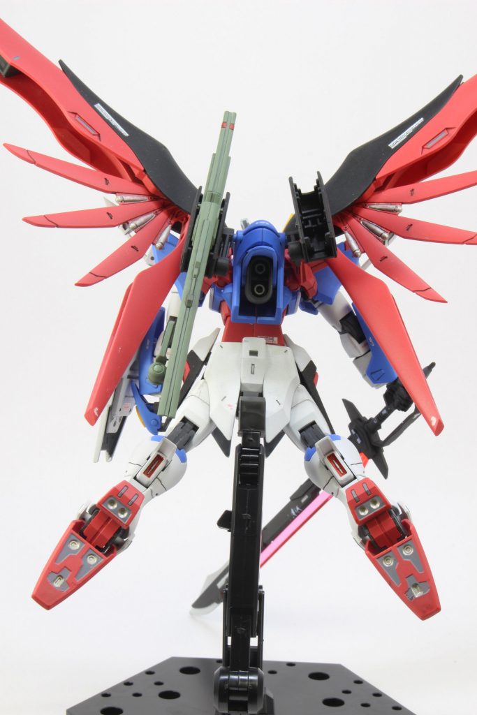 足裏肉抜き埋め＆塗り分け

某ガンプラYouTuberの方が、エナメル筆塗りでの部分塗装を華麗に行っているのを見て、自分もやってみようと思い、部分塗装は全てエナメル塗料での筆塗りでやりました。
部分塗装のエナメル筆塗りは楽しくて次から次へと塗る所を探してしまいました笑

そしてお気づきだろうか…？
そう、クリアパーツ塗装していないので、取り付けていません泣泣泣
(ビームソードはさすがに取り付けた
デスティニー本体の塗装が終わった次の日には、家の外壁工事が入ってしまい、窓がマスキングされて開けれなくなってしまったのです…
何とか工事が始まる前までにデスティニー本体だけは完成させれられて良かったです…泣

またやる気になった時にエフェクトパーツ塗装してから再投稿しようと思います。
↑やらないやつ