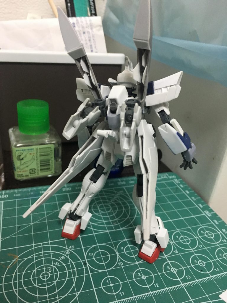 バックパックはほぼGN-Xとプラ板。
強制冷却カードリッジはランナーを細かく切って貼っただけですね。