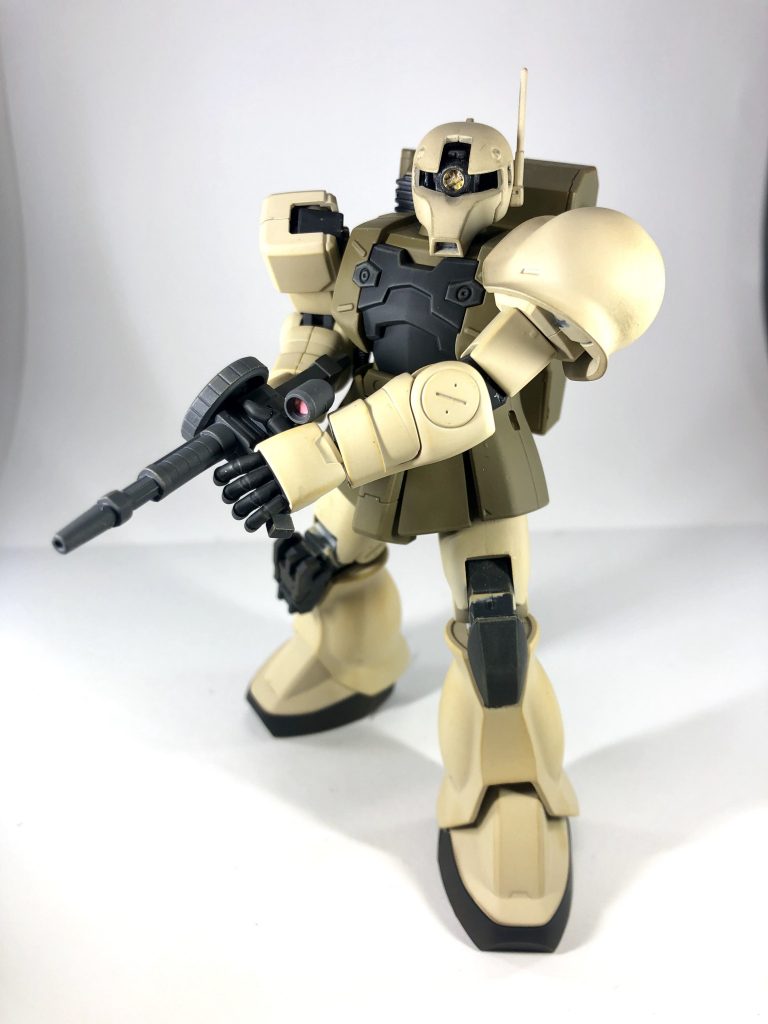 旧型のザクマシンガンを装備