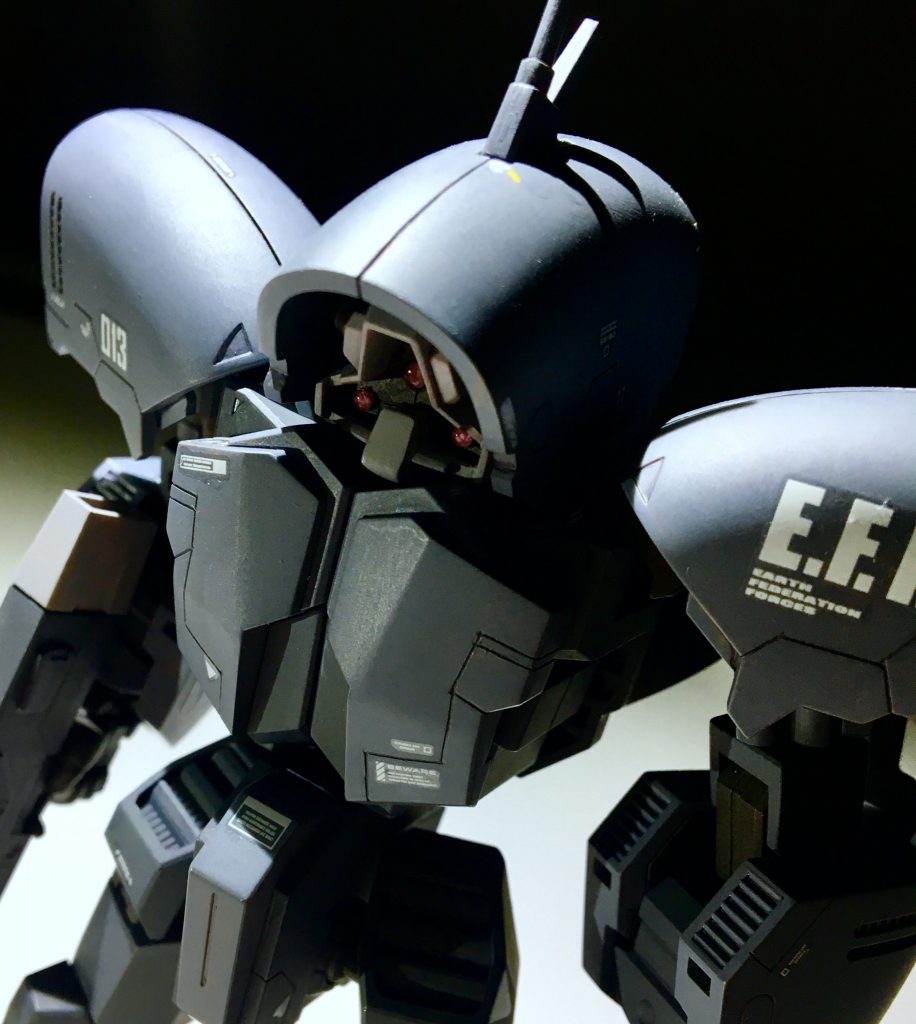 モノアイは劇場版のギミックに感動したんでその方向で。（モノアイじゃないですねwトリアイ？）