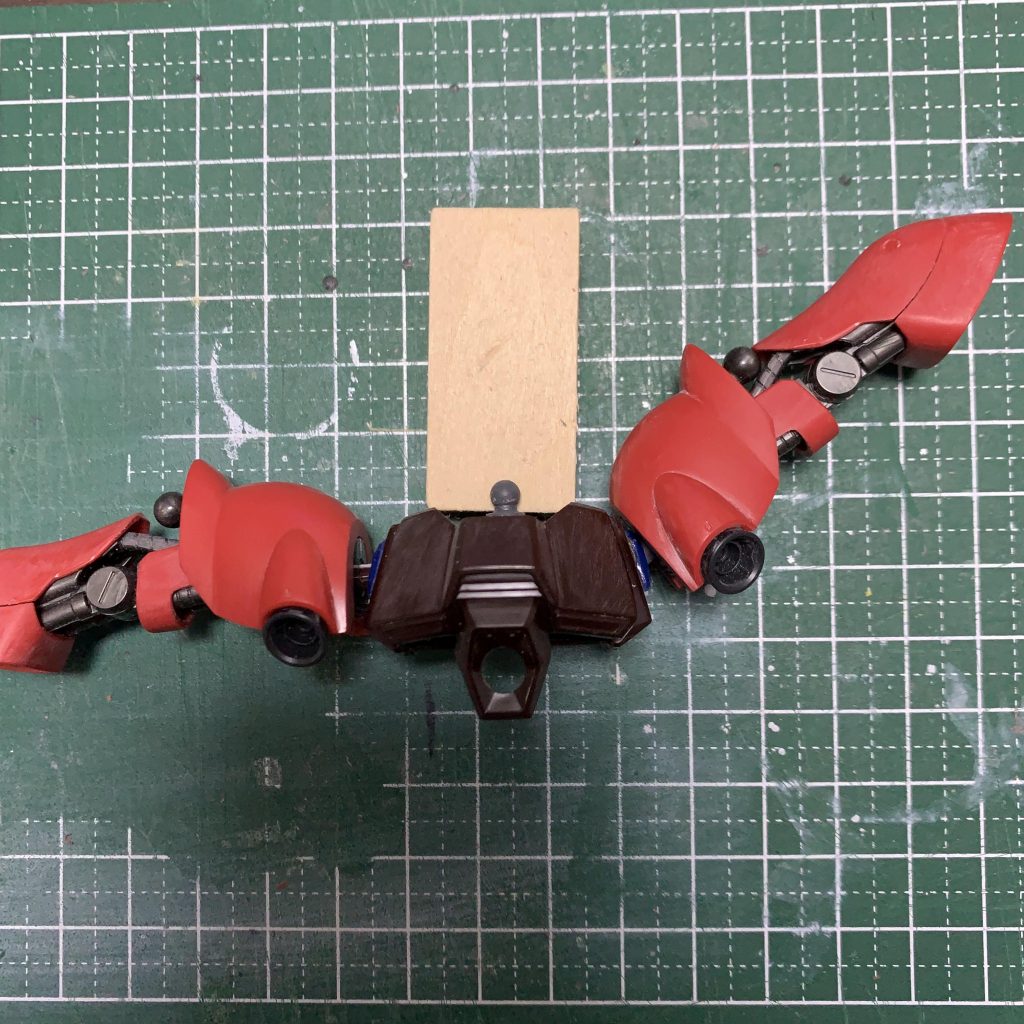 肩軸の可動域を広げてます