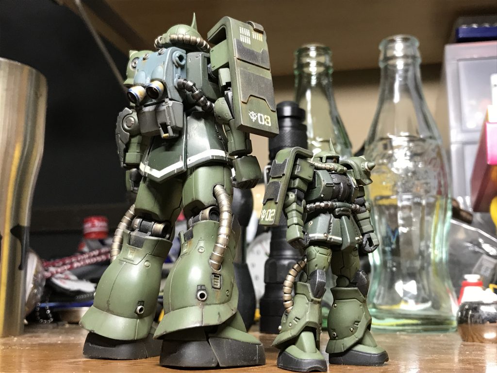 少し前に作ったHGのオリジンザクと!
親子ですね(^^)