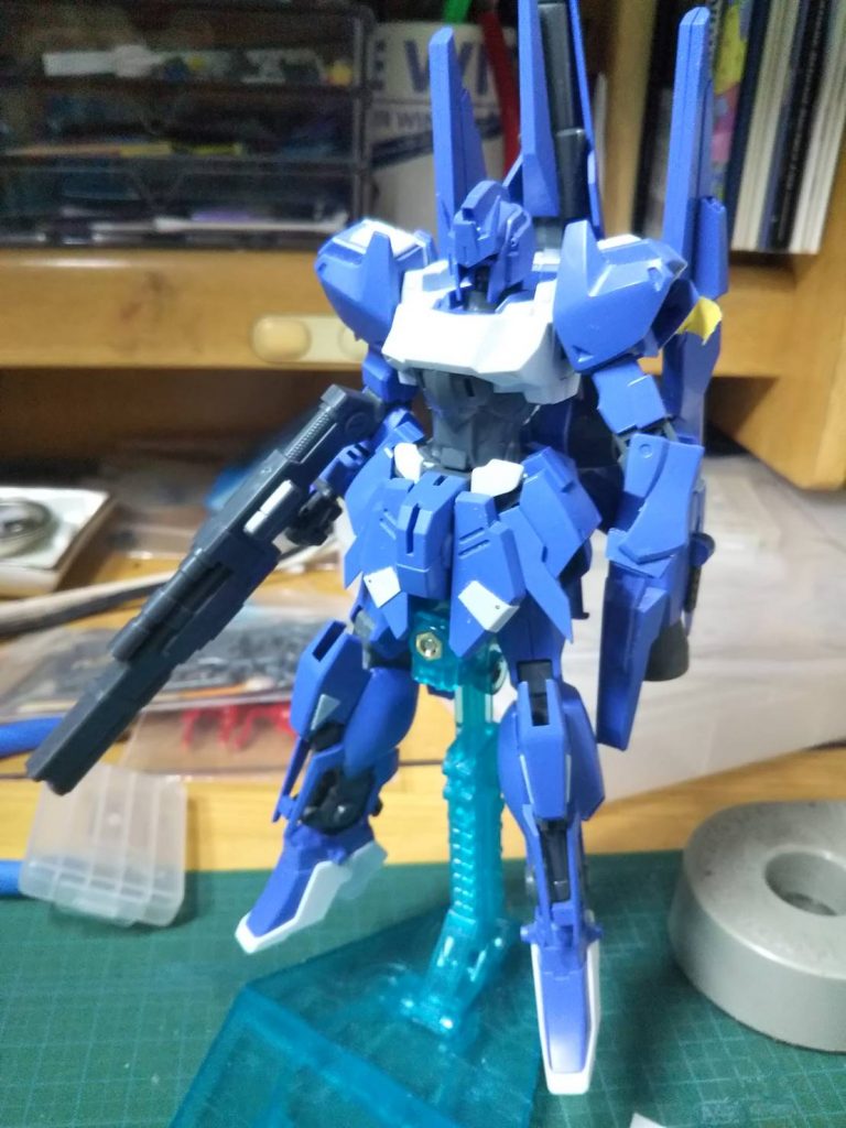 素組みにプラ板を追加中のもの