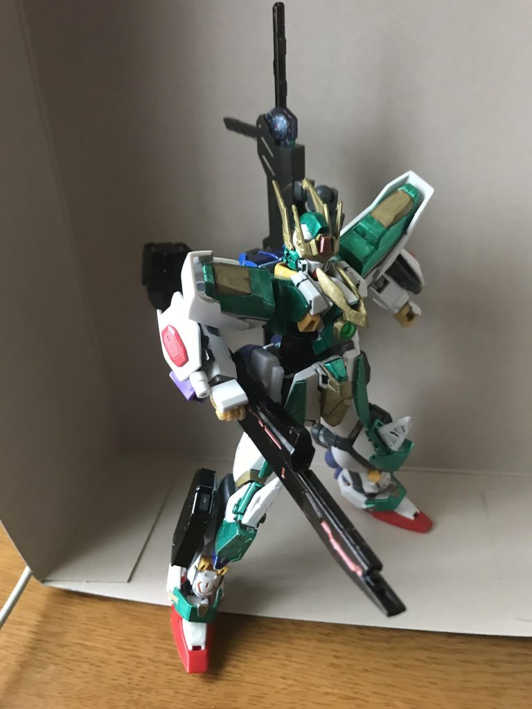 自分ではこれをマルチブルウェポンと命名しました。片方はマルチブルソード、もう片方はマルチブルバスターと命名しソードの方は大剣からガンソードと太刀に分かれるようにして、バスターは普段はミサイルが打てて、攻撃時は高出力ビームとバズーカのという風に二種ながら沢山の対応力を込めました。