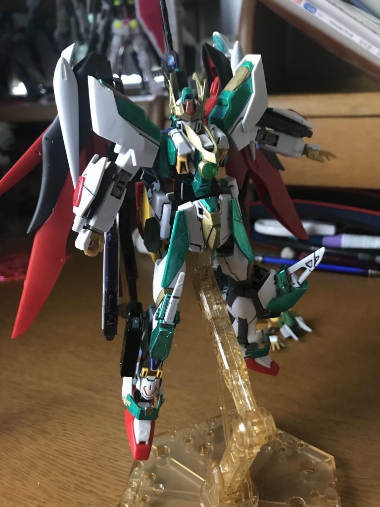 そしてさらに支援機のマルチブルバードと合体することで強化形態のクオリア極mark IIIとなります。この形態はストフリ、そしてデスティニーの要素を盛り込めるようにしました(ストフリの武装の豊富さ、そしてドラグーン、デスティニーの二種の武器と光の翼)