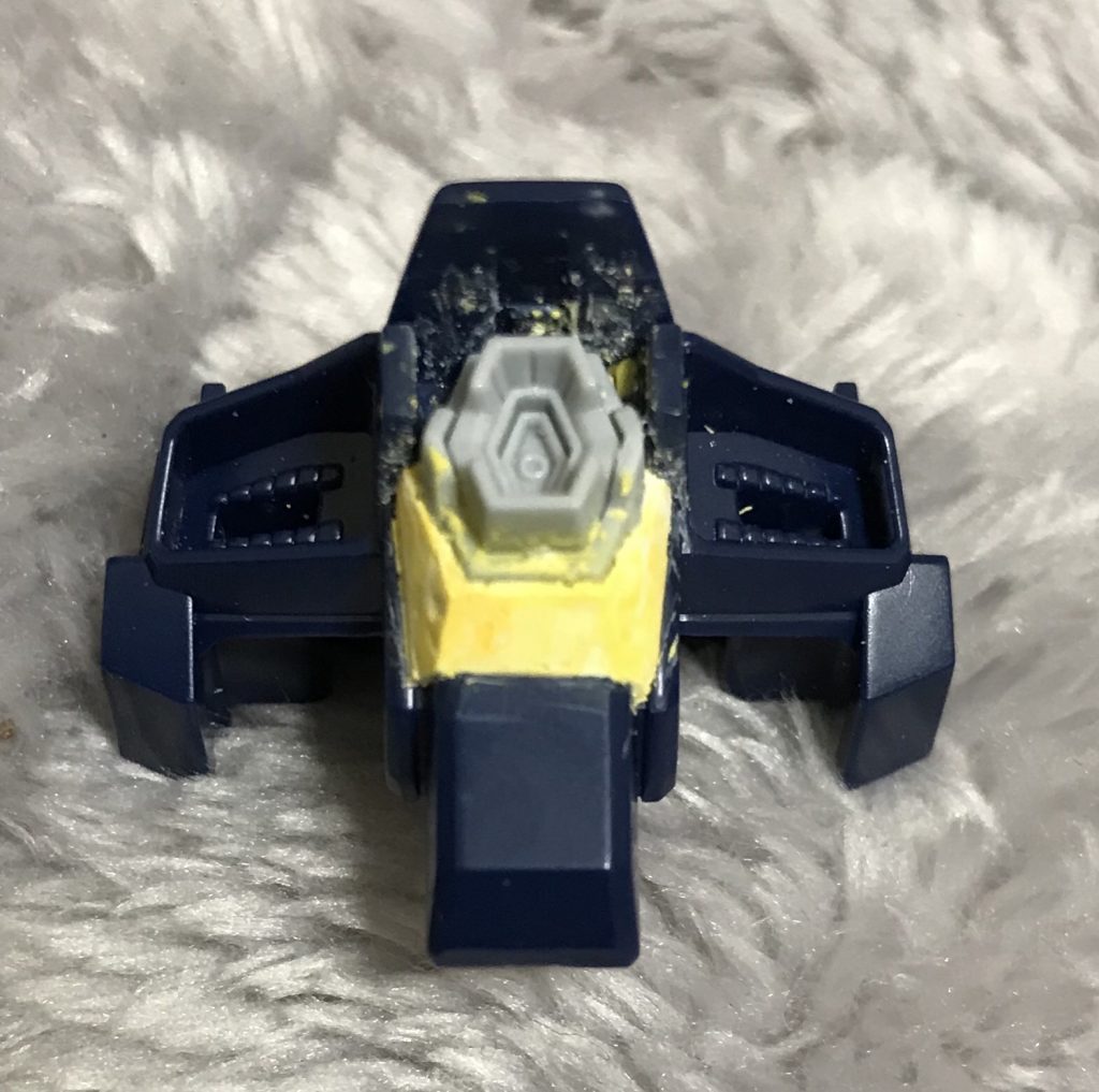 そして胸部の改造は人生初のポリパテを使用
土台をポリパテで作ってナイフで形状を
削って決めていった