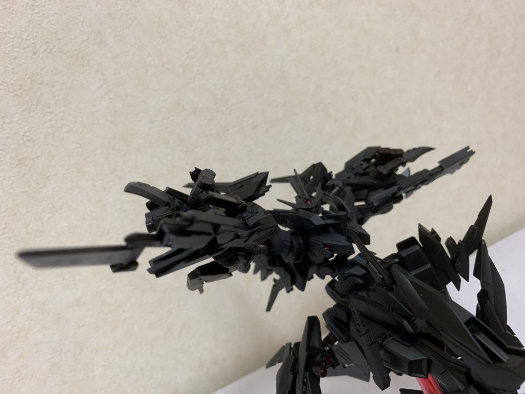 専用アサルトライフル
ガンダムベスティア用に開発されたと思われるアサルトライフル。
連射速度が高く、先端には専用のナイフなどを追加装備を取り付けることができる。