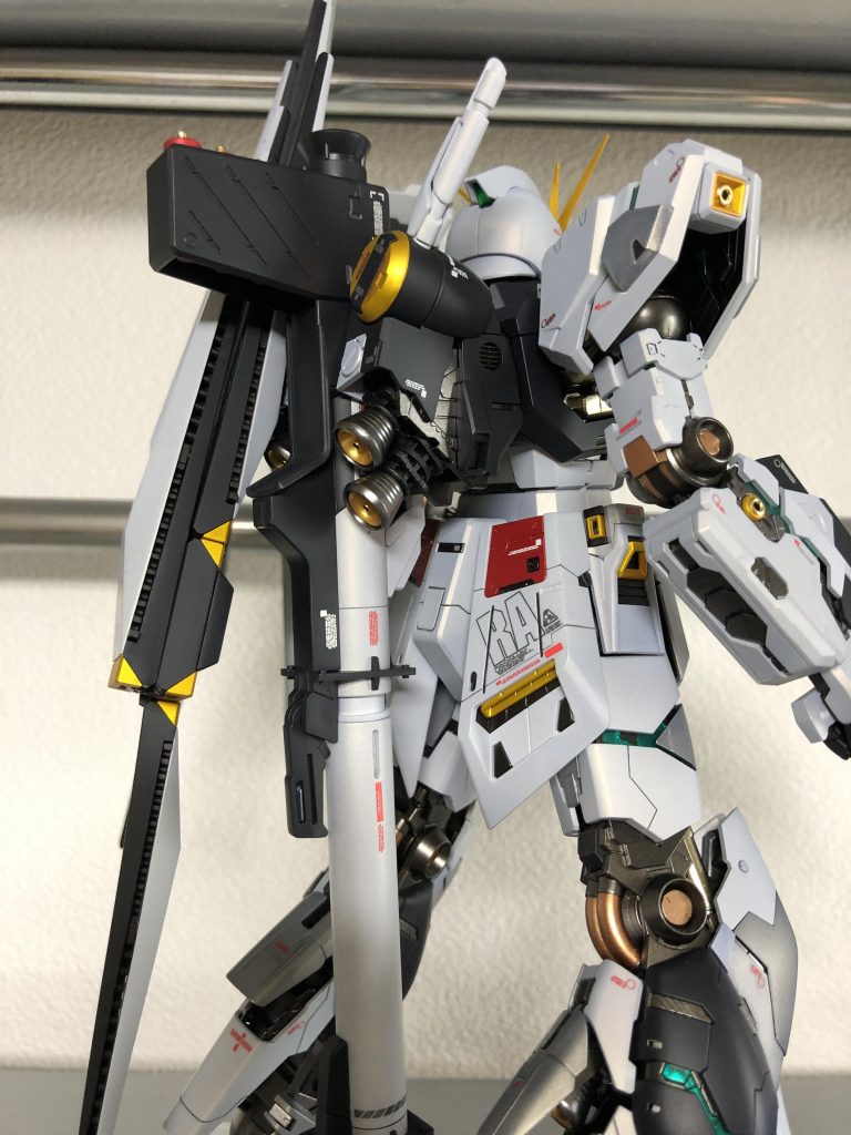 クレオスのなめらかスムースを使ってみました
少し厚めに吹くとホントに塗膜が綺麗になりますね