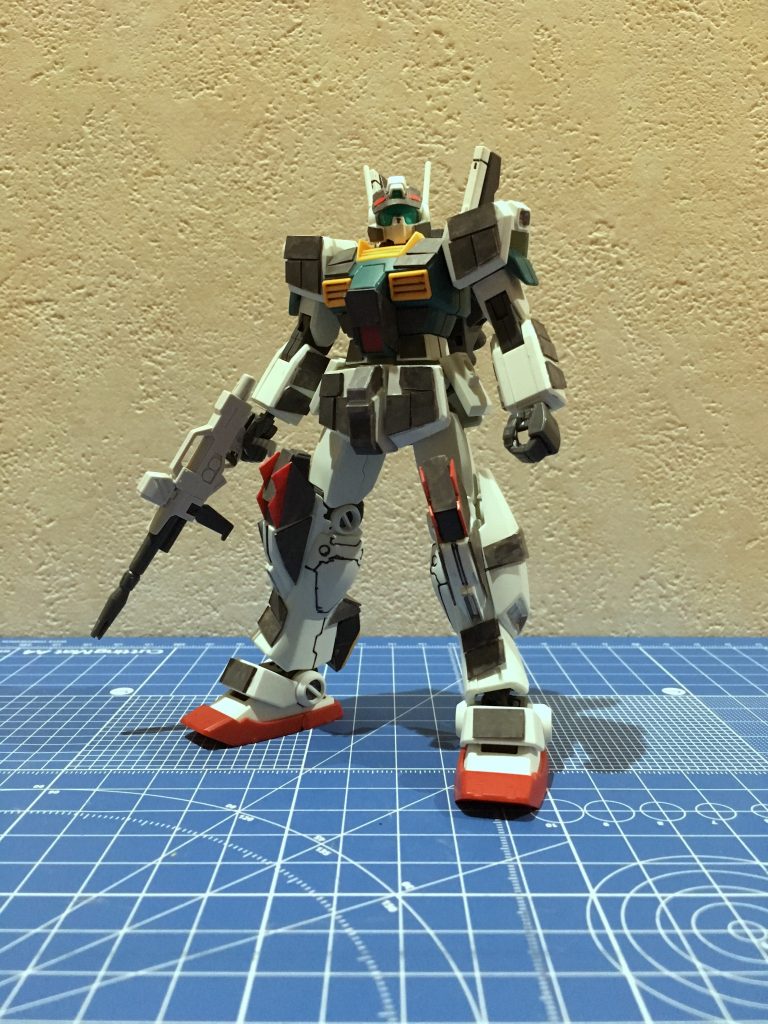 全身を包むウェラブルアーマーによって耐弾性を向上させている
ワンオフ機であるためか、本機のウェラブルアーマーには贅沢にもガンダリウム合金が使用されており、その耐弾性能を際立たせている