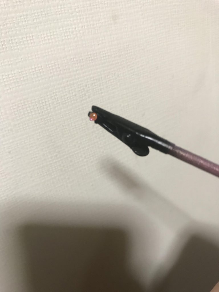 モノアイは裏にラピーテープを貼ったHアイズ2mmに変更しています。