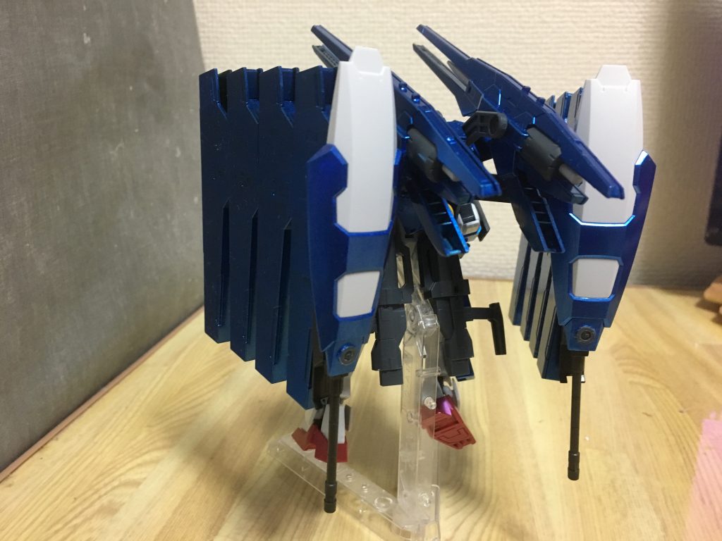 ちなみにシールドはホルスタービットの溝に元のジョイントが綺麗にハマったので後ろについてます