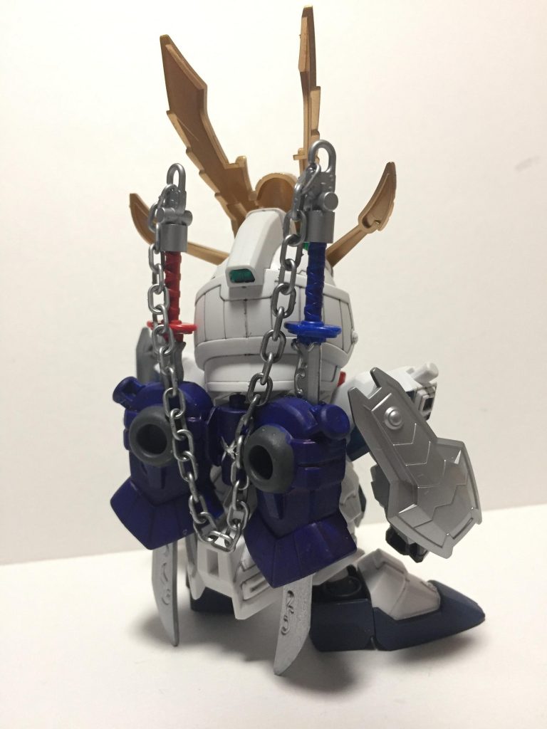 B装備。モチーフの有線式武器をどう解釈するかで迷いました。
最終的に武器同士を鎖で繋いで有線っぽく。