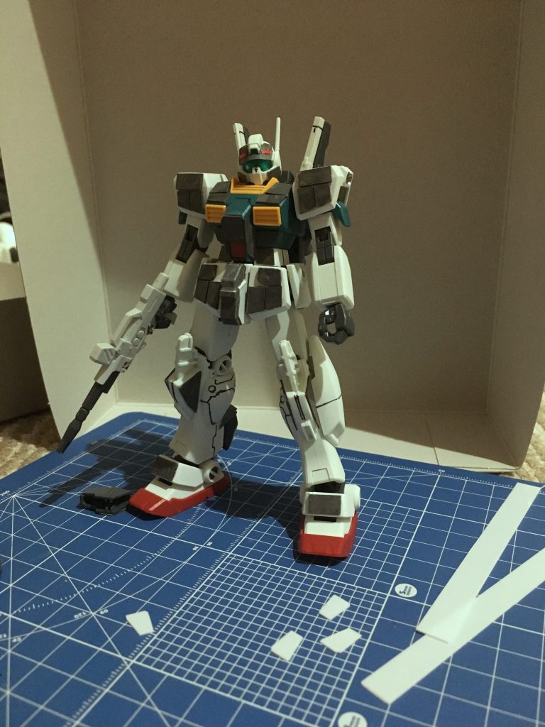 80%
脹脛外周と前腕の曲面の装甲をどう曲げたら良いのか四苦八苦した結果、瞬間接着剤で強行突破。