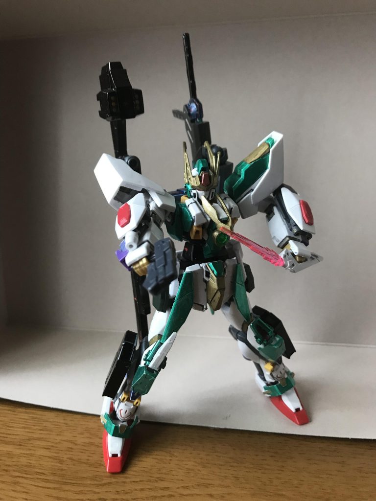 そして軽量化も図りつつ、武装にも多様性を持たせています。