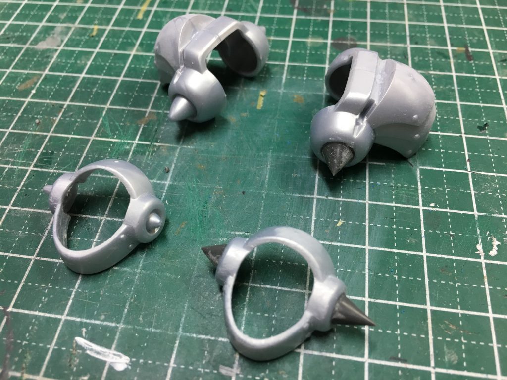 スパイク部分を市販のスパイクパーツに置き換え。