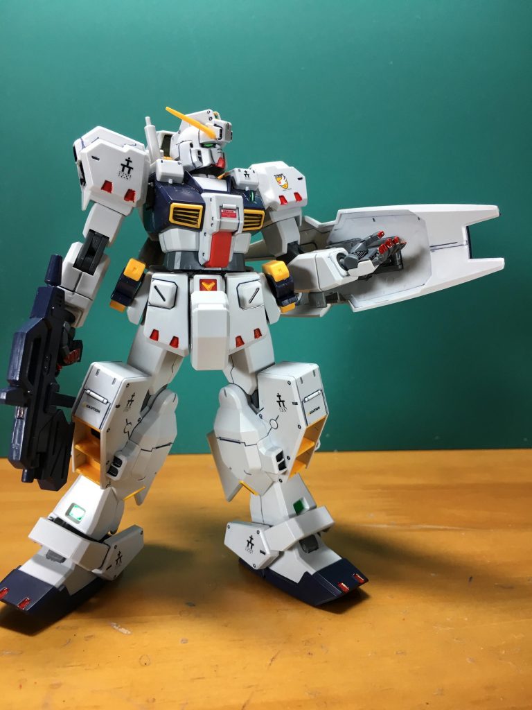 　塗装はすべてガンダムマーカーです。今回、〆切が迫る中でトップコートをかけない状態で慎重に撮影しました。

赤＝ガンダムレッド
黄＝同イエロー
緑＝同アイグリーン
グレー＝同グレー
黒＝同ブラック
銀＝同シャインシルバー
白＝同ニューホワイト

　なお、実はまだ未完成のオリジナル武装がありますので、フェス終了後にそちらが完成次第再度撮影して、それぞれ別々に投稿しようと思います。