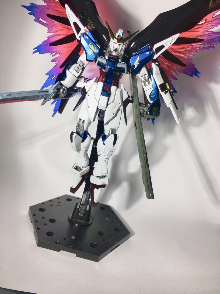 デカールはmgデスティニーガンダム エクストリームブラストモードの水転写デカールを使用

仕上げは光沢クリアをエアブラシで吹き完成です！