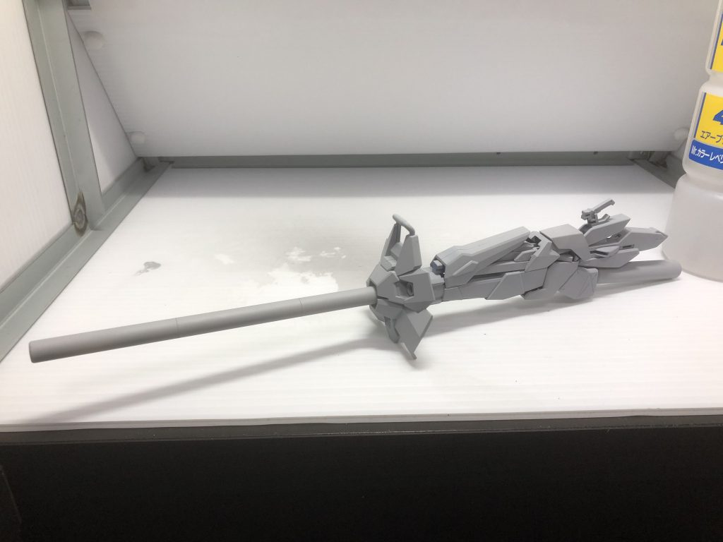 こちらがサフ状態。本体部分は結局コアファイターのスラスター内部を塗ったのみです。