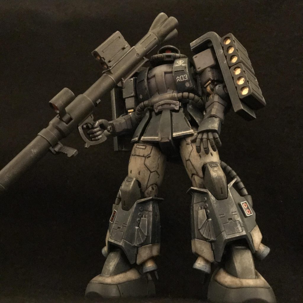 正面で、やや煽り。