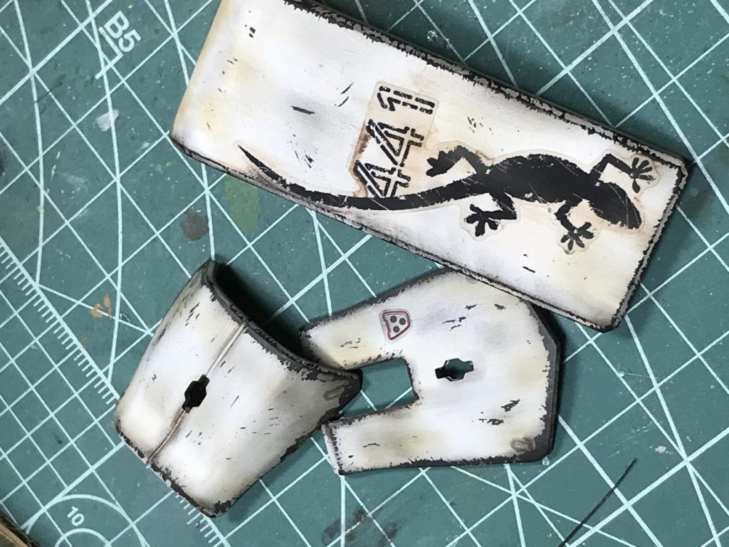 ウォッシングは、塗料をあまり落とし過ぎず、経年劣化で黄ばんだ感じを目指しました。