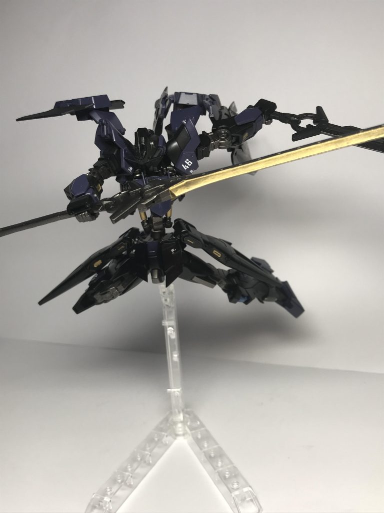 ソードで!!
短刀も追加されて二刀流ができるようになりました!^_^
設定
両方とも厄災戦時の武器になっており切れ味は最初から4番目に書いたとうり素晴らしい切れ味となっている
厄災戦時アグニカが操るバエルの二刀流にマネして作られたらしいが本機の特徴が少ないため片方だけ長くなった。