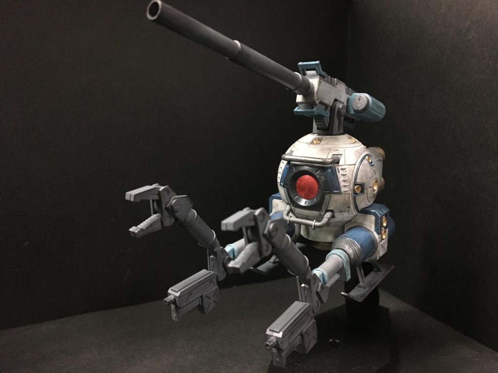 前から
本体の全体色であるホワイトはグレーサフ→MSホワイトのスプレー缶で塗装。