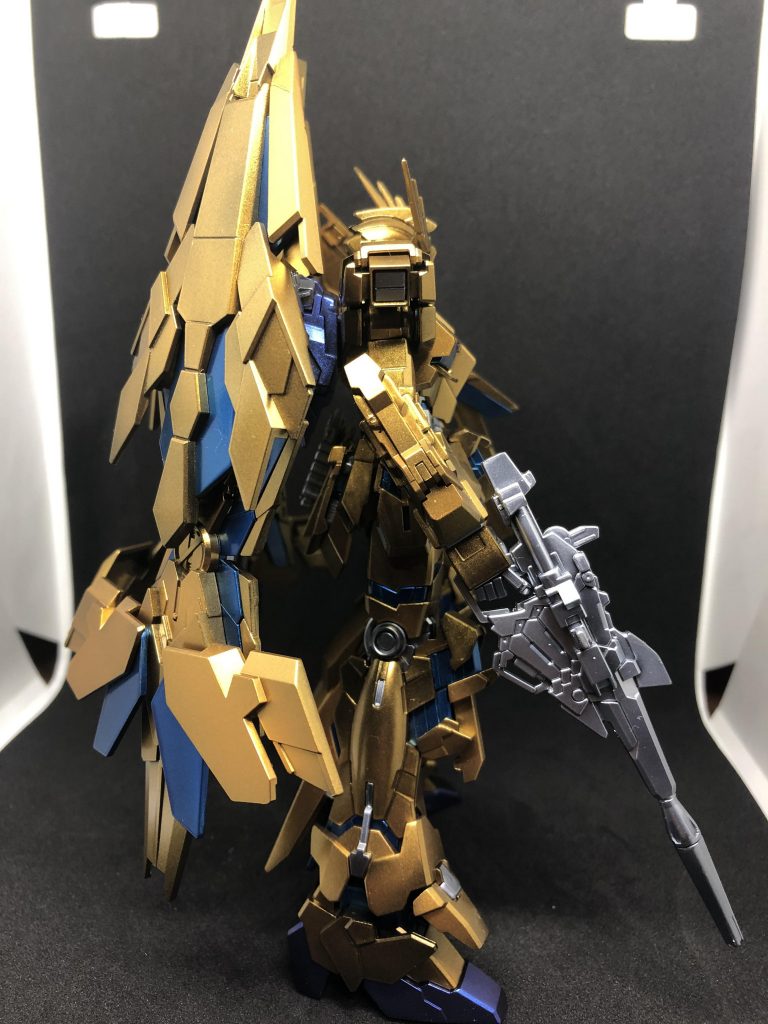 足などの青い部分はプリズムメタリックブルーバイオレットを使っております。